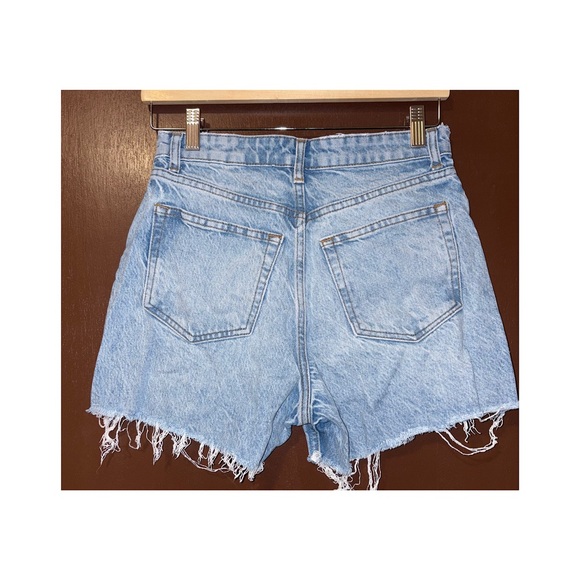 Reformation Kelsey High Rise Loose Jean Shorts (Light Wash — 25) - Picture 4 of 8